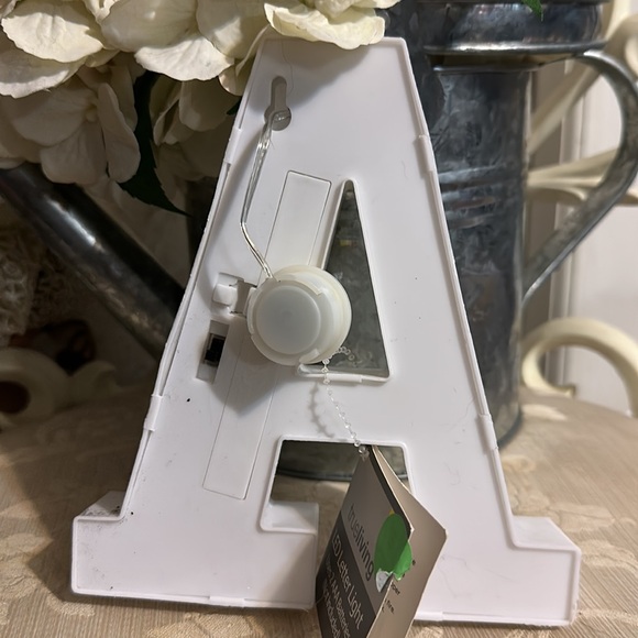 LED LETTER LIGHT A uses 2 AAA BATTERIES (not included) lightweight plastic - Picture 3 of 4